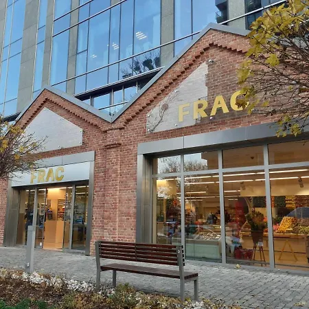 Vista Spire- Free Underground Parking - Center - Self Check-in 아파트